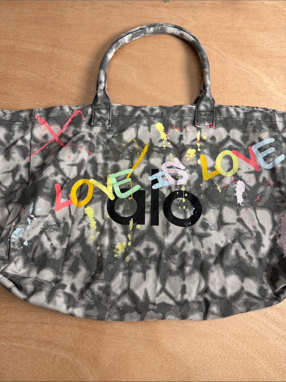 ALO Yoga Gray Tie-Dye 'LOVE IS LOVE' Graffiti Tote-LIMITED EDITION